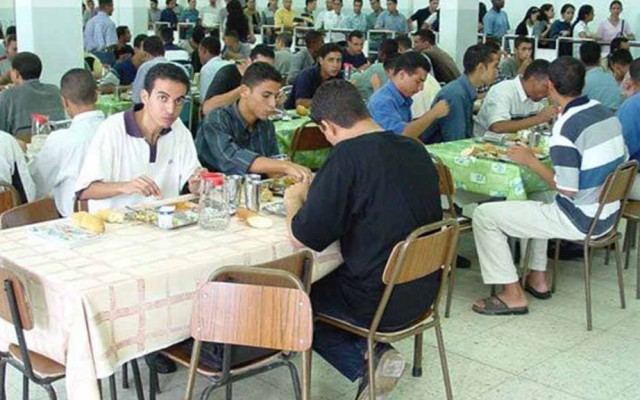 سابقة.. مطاعم جامعية تقدم وجبات غدائية نهار رمضان (وثيقة)