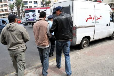اعتقال “مسخوط الوالدين” حاول ذبح والده بقطعة زجاج