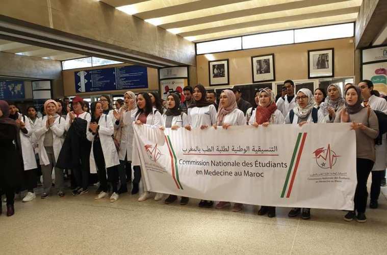 الطلبة الأطباء يتهمون مجهولين بمنعهم من السفر للاحتجاج بالرباط