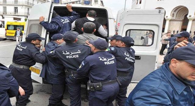 اعتقالات بالجملة في الجزائر لاحتواء احتجاجات الأسبوع الرابع عشر