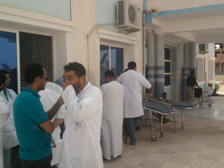 تعنيف طبيب لقابلة يغضب نقابة