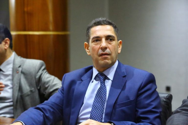 أساتذة الجامعات يلتحقون بالغاضبين من أمزازي