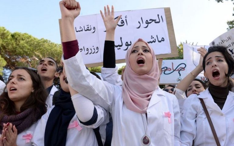طلبة الطب: أمزازي أزّم الوضع ولا نخاف تسجيل سنة بيضاء