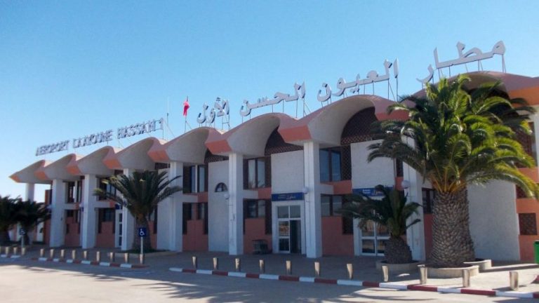 توقيف محامين ومراقبين أجانب في مطار العيون كانوا في طريقهم إلى المحكمة