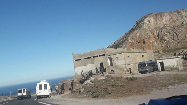 اتهامات للسلطات باحتجاز مهاجرين في بناية مهددة بالسقوط