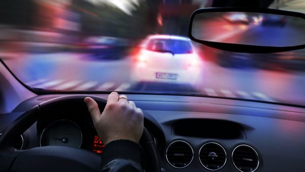 بالفيديو .. مطاردة تحبس الأنفاس للصين سرقا هاتفا من فتاة وسط فاس
