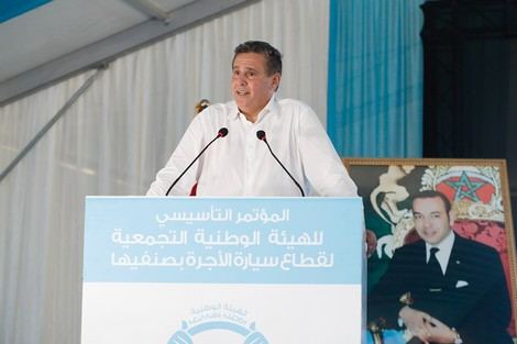 أخنوش لسائقي سيارات الأجرة: حنا حزب معولين عليه المغاربة باش يرجع المعنى للسياسة