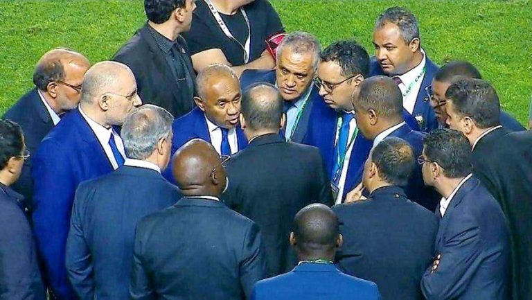 ما مدى قانونية إعادة إياب نهائي دوري أبطال إفريقيا؟