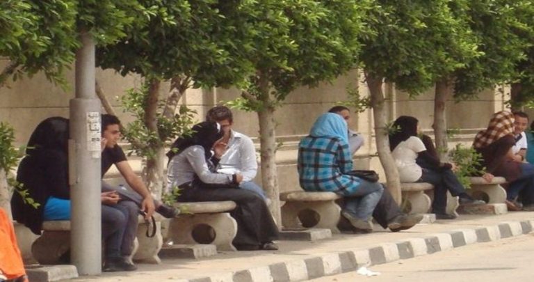 مراكش.. زوج يضبط زوجته في وضع مخل مع عشيقها بحديقة في رمضان