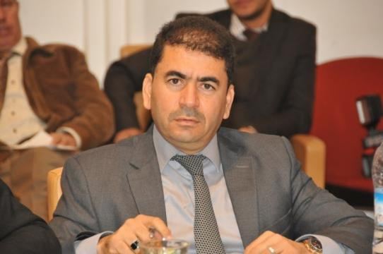 برلماني “البيجيدي” الذي ضبطت بحوزته 3 هواتف داخل قاعة الامتحان يخرج عن صمته