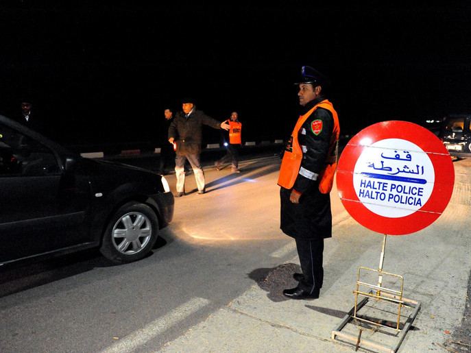 بالفيديو.. جانحون يستعملون سيفا ودراجة نارية لمهاجمة عناصر أمنية