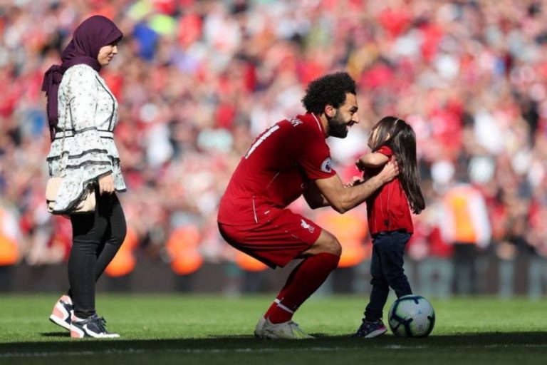 أسرار جديدة عن حياة زوجة المصري محمد صلاح (فيديو)