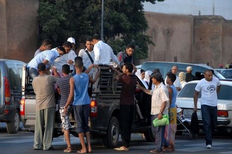 مسؤولون نافذون متورطون في النقل السري بأكادير