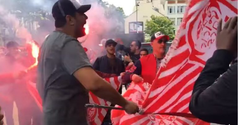 بالفيديو.. مشاحنات بين مشجعي التراجي والوداد أمام فندق اجتماع “الكاف”