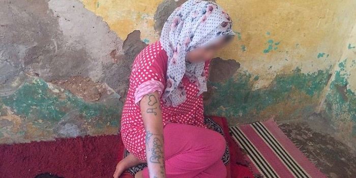 في أول جلسة تحضرها.. خديجة تريد إزالة وشومها والمتهمون يستفزونها