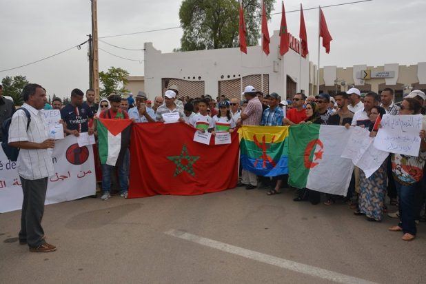 مسيرة شعبية لمغاربة وجزائريين تطالب بفتح الحدود بعد التأهل لنهائي الكان