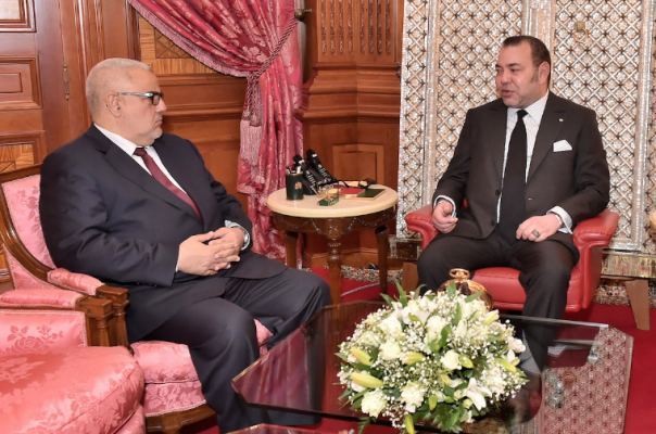 الملك يُفحم بنكيران ويدعو إلى الانفتاح على اللغات والخبرات الأجنبية