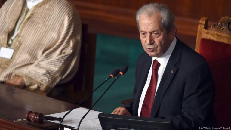 من هو محمد الناصر رفيق درب السبسي وقائد تونس في مرحلة انتقالية صعبة؟