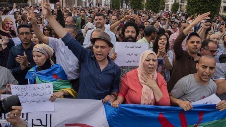 اتهامات لـ”لوبي المال والسلطة” بابتزاز معتقلي الريف المفرج عنهم