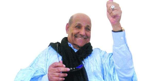 ولد الرشيد ينصب شاشة عملاقة بشوارع العيون للدعاية الانتخابية