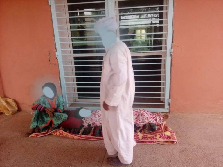 إغلاق مستشفى في وجه طفلة مريضة بعد نقلها إليه بـ”تريبورتور” (صور)