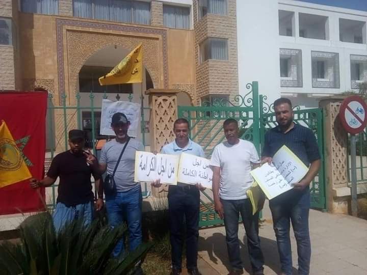 طرد عمال بعد تأسيسهم مكتبا نقابيا يدفعهم للاعتصام (صور)