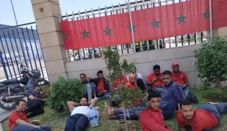 الكونفدرالية تطالب السلطات بالتصدي لطرد عمال “bim” التركية