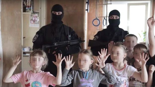 عروض الزواج “تحت تهديد السلاح” تلقى رواجا في روسيا