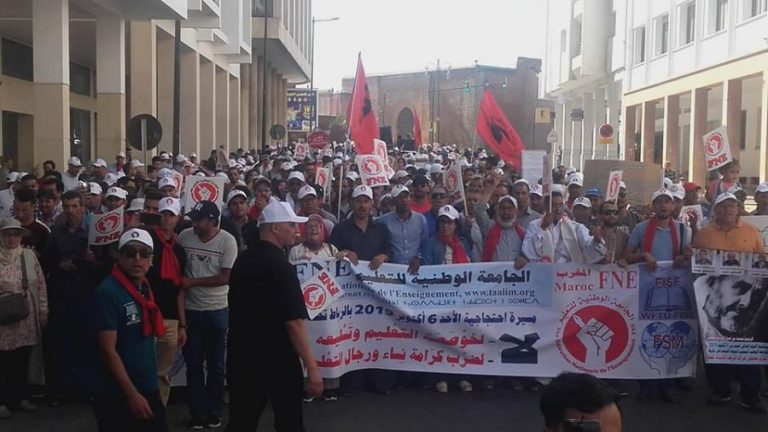 قافلة احتجاجية تنديدا بمقاضاة مدير أكاديمية لمسؤول نقابي