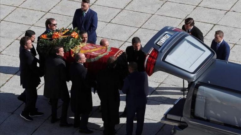 بعد أزيد من 40 سنة.. إسبانيا تنقل رفاة فرانكو من مقبرة “وادي الشهداء”