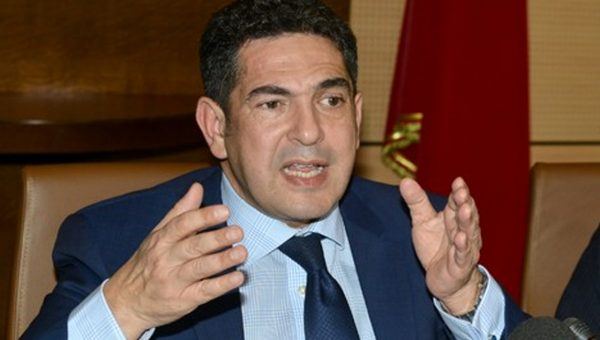فضيحة.. أغطية الأحياء الجامعية تُعرض للبيع بسوق تجارية (صور)