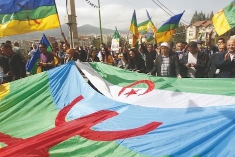 السجن لـ21 متظاهرا جزائريا بسبب العلم الأمازيغي