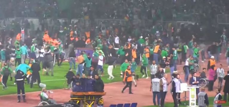 أعمال شغب بعد نهاية دربي الرجاء والوداد تخلف إصابات خطيرة وخسائر فادحة (فيديو وصور)