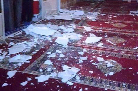 إصابات في انهيار سقف مسجد على رؤوس المصلين