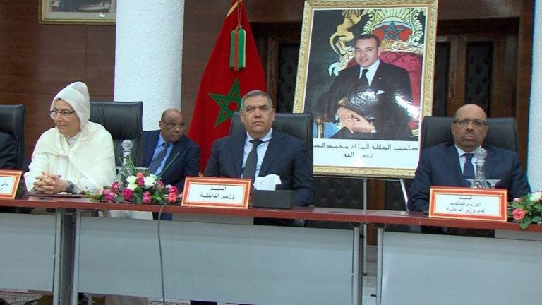مسؤول رفيع بالداخلية يجلد الأطباء