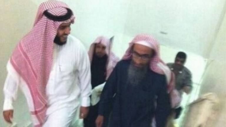 من هو الداعية فهد القاضي الذي “توفي في سجون السعودية”؟