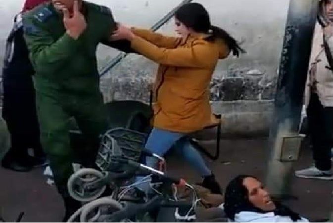 معطيات مثيرة عن حادث صفع فتاة لجمركي في معبر سبتة (فيديو)