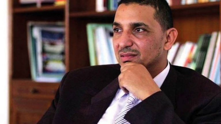رفيقي: إذا دعاك دينك لهذه الأشياء فاعلم أنه أفسد أخلاقك