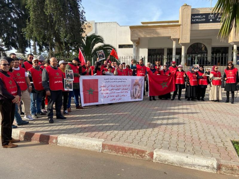 مواطنون يحتجون لاسترجاع 24 مليارا صُرفت في مشروع متعثر (صور وفيديو)