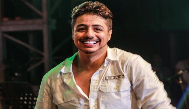 إيهاب أمير يعلق على  تورط بطمة في “عصابة مون بيبي”