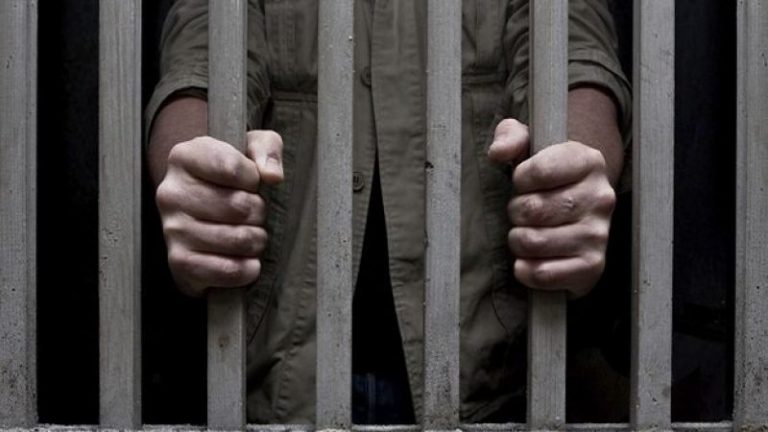 فتاة تُلفق تهمة لوالدها ليُسجن 10 سنوات لأنه رفض السماح لها بـ”عيش حياتها”