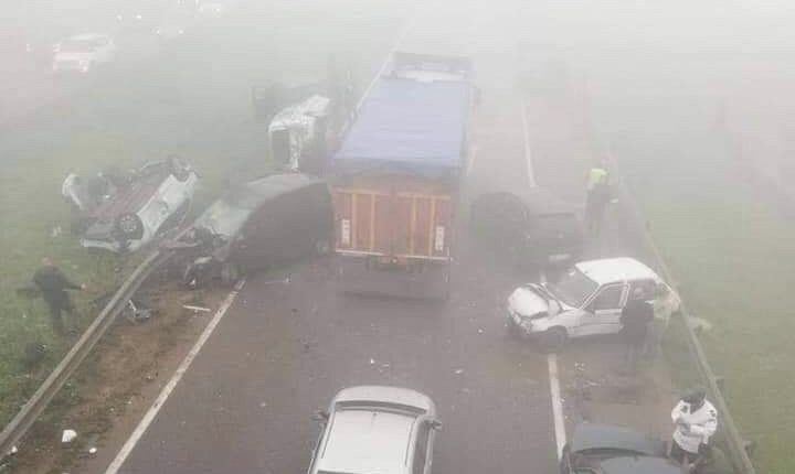 الضباب يتسبب في حوادث سير خطيرة تقطع الطريق السيار الرباط الدار البيضاء (صور)