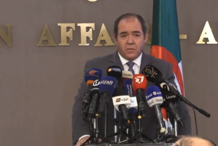 الجزائر تعترف.. دائما كنا نصب الزيت على النار في العلاقات مع المغرب (فيديو)
