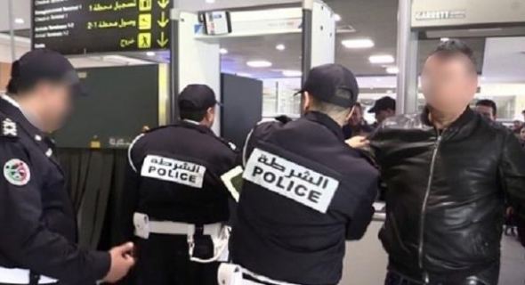 الأمن يفرغ 5 كيلو حشيش من أمعاء 6 إيفواريين
