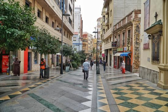 الإسبان يتهمون فرنسا باستعمال المغرب لشن “حرب تجارية” على سبتة ومليلية
