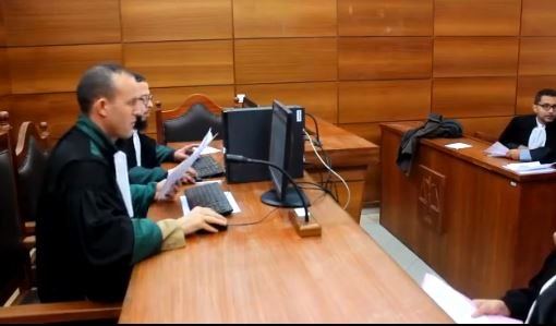 ابتدائيةُ الحسيمة تُقرِّر تسليمَ زوجٍ قاصِر لوليِّ أمْره بعد إدانتِه بتعنيف زوجتِه 