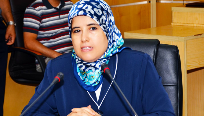 “الأحرار” يجر وزيرة من “البيجيدي” للمساءلة بسبب معاناة الأطفال مع الحجر