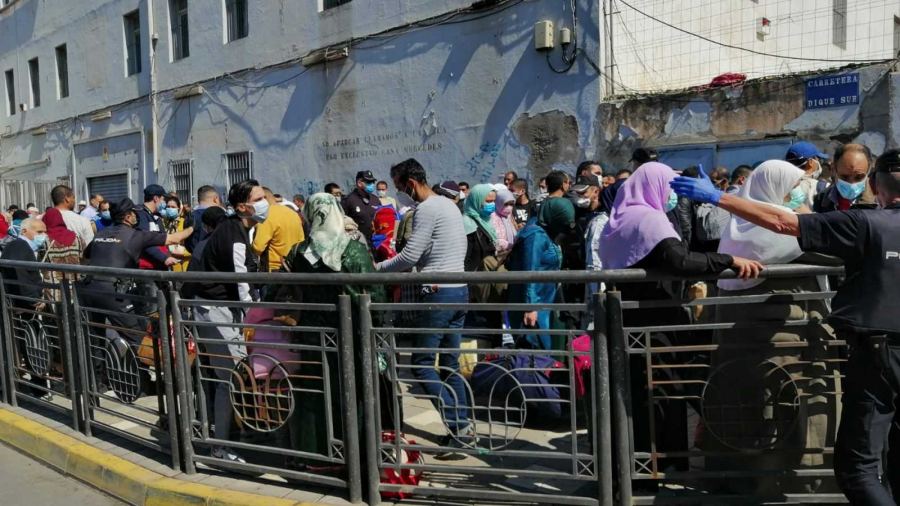 المغرب يوقف إجلاء مواطنيه من سبتة المحتلة