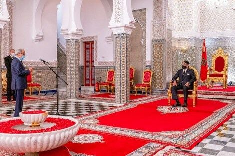 والي بنك المغرب يعرض أمام الملك تبعات كورونا على الاقتصاد الوطني