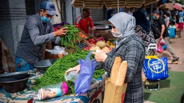 كيف يمكن للمغاربة التعايش مع الوباء؟ .. بروفيسور يجيب